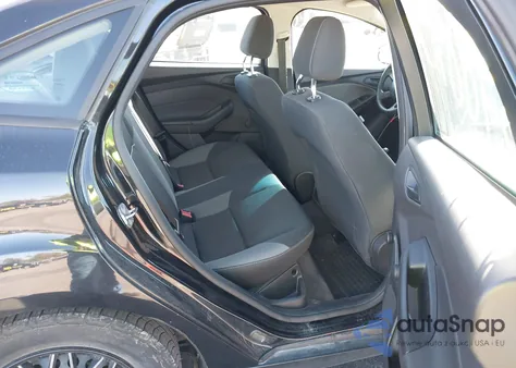 2014 Ford Focus S z USA, uszkodzony, nr VIN 1FADP3E25EL438372